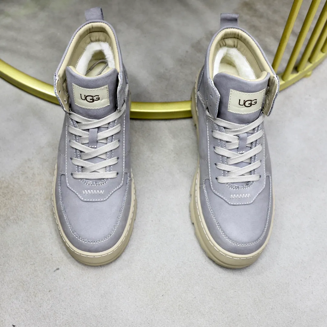 Ex-factory price: 640💰Thick wool imported from Australia Brand: UGG genuine purchasing agent Size: 38-44 Grade: Official website 1:1 Material: First layer of genuine leather waterproof and antifreeze upper Real wool lining Original non-slip soft wear-resistant outsole Style category: Men's casual shoes Trendy style Comfortable on the feet Color: Official website color synchronization